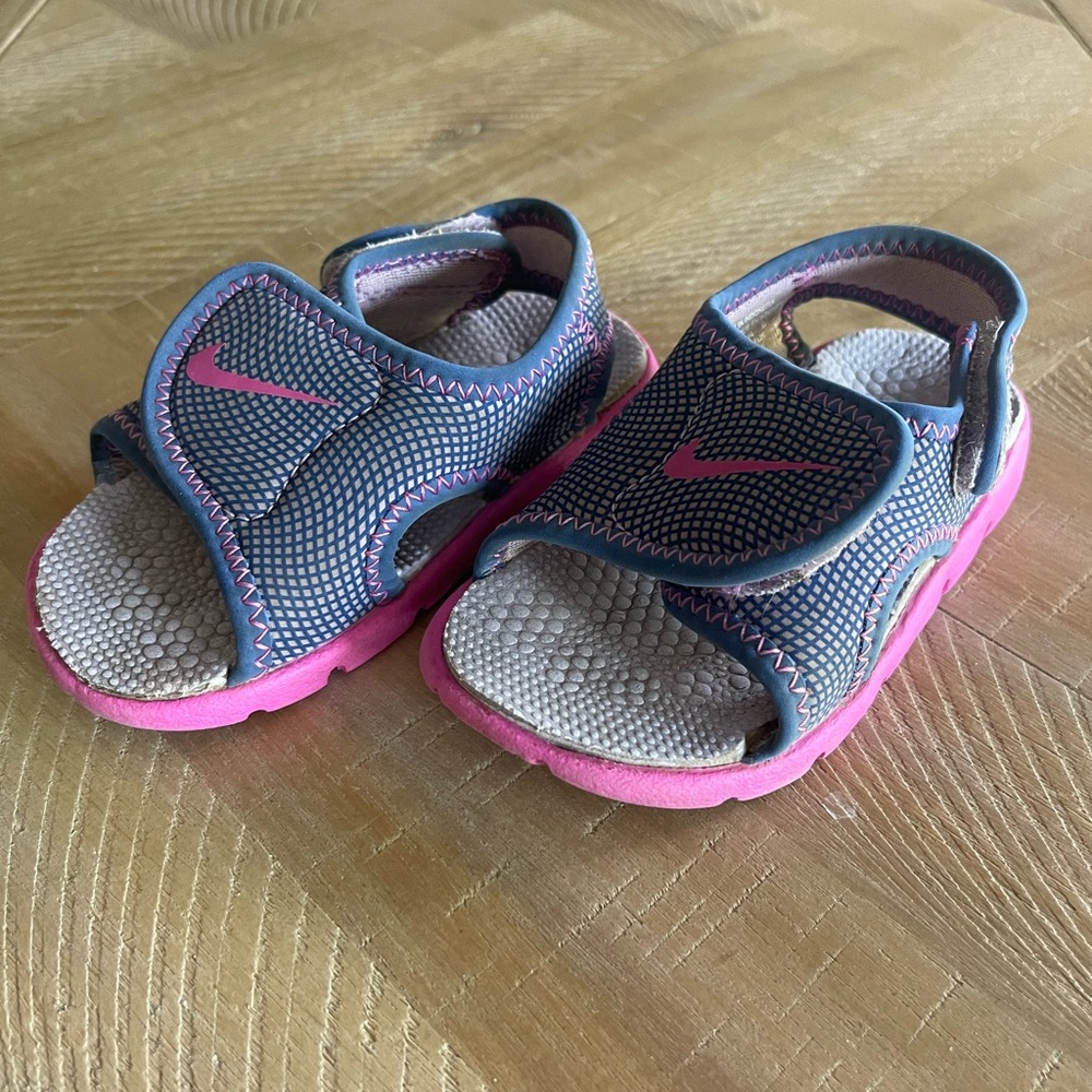 Nike Toddler Sandal Size 5C